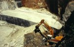 Der Schanzwall wird angelegt, damit die Blöcke weich fallen